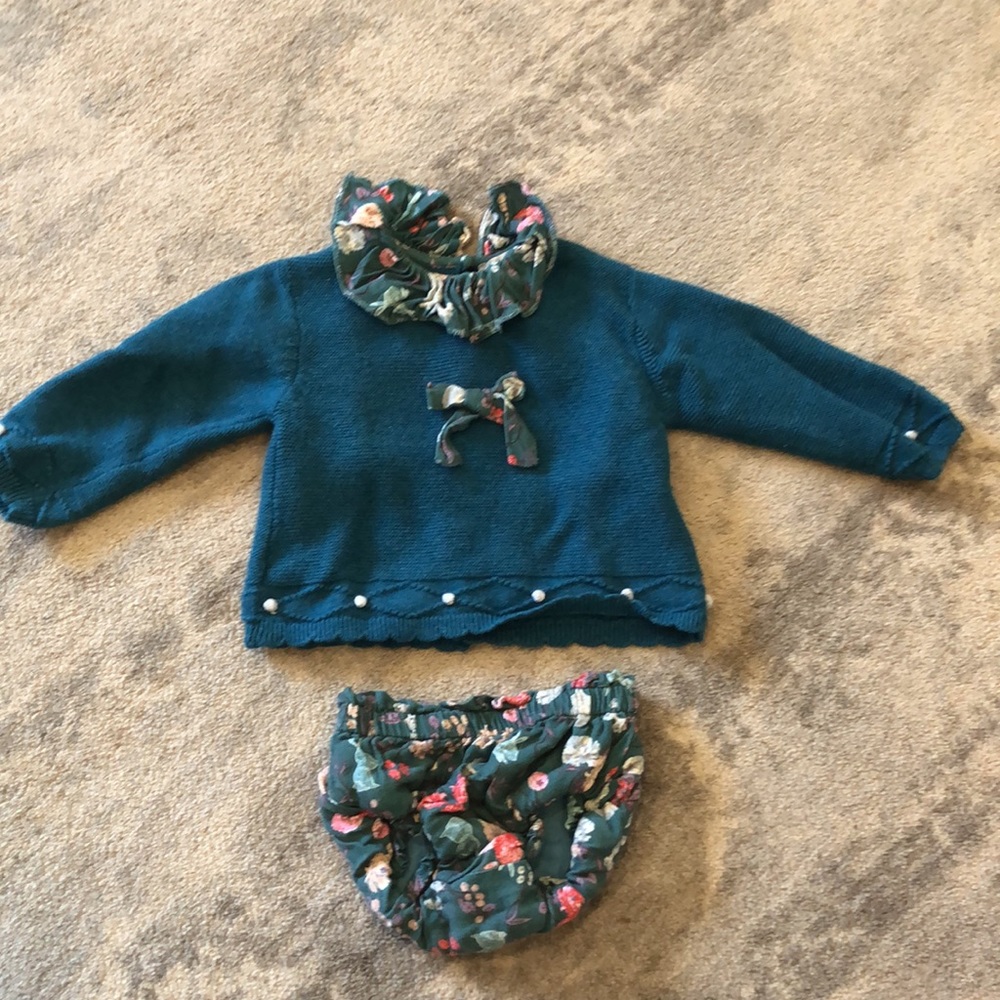 Tutto Piccolo blue sweater and bottom with floral pattern + bow size 12m